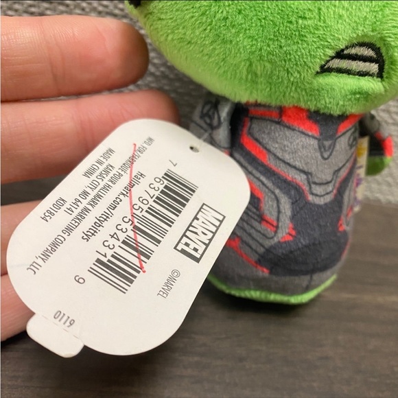 Hallmark Itty Bittys - Marvel Studios Avengers: Endgame Hulk - Picture 3 of 5